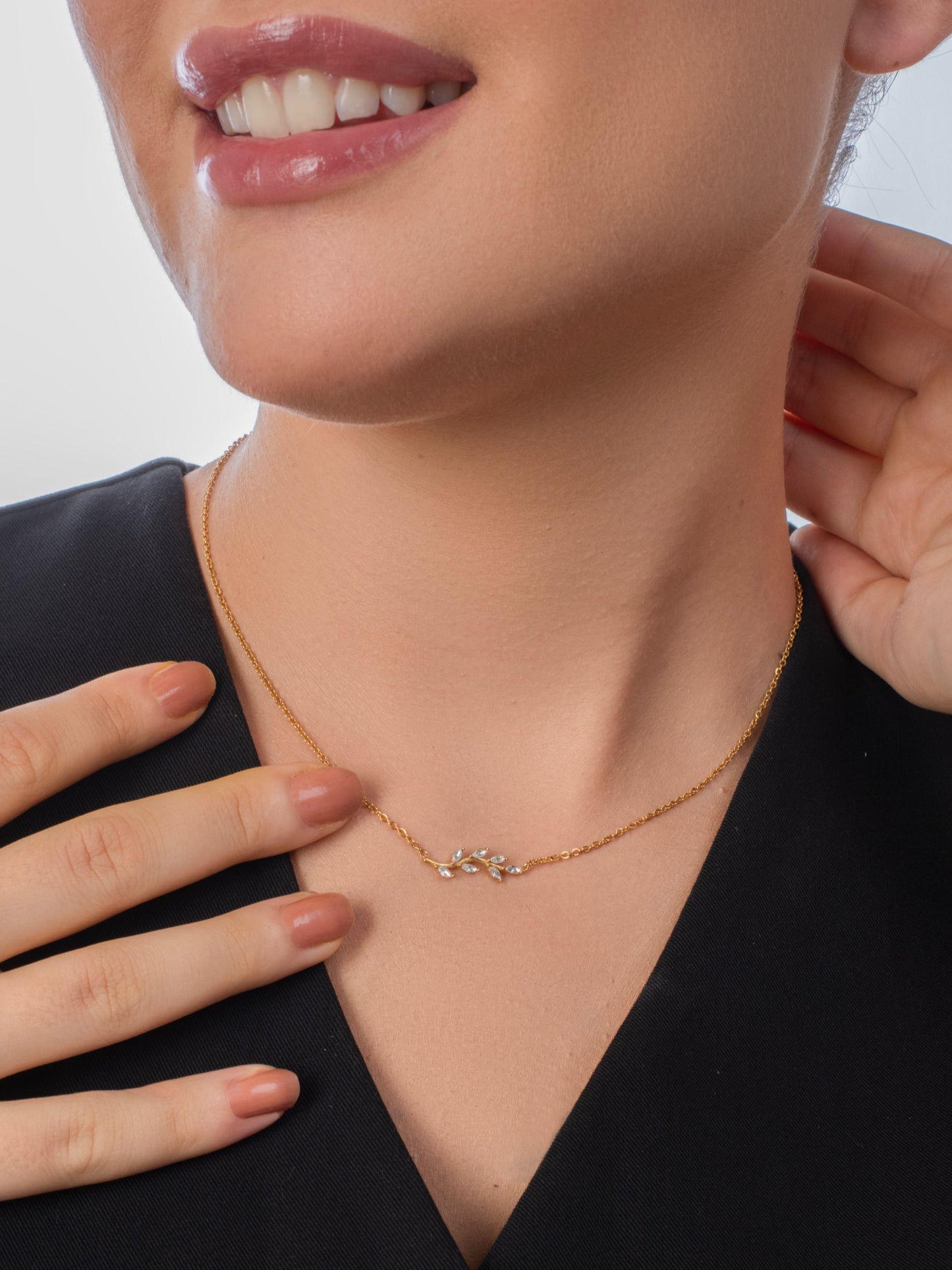 Lily Necklace - 18k Gold Plated