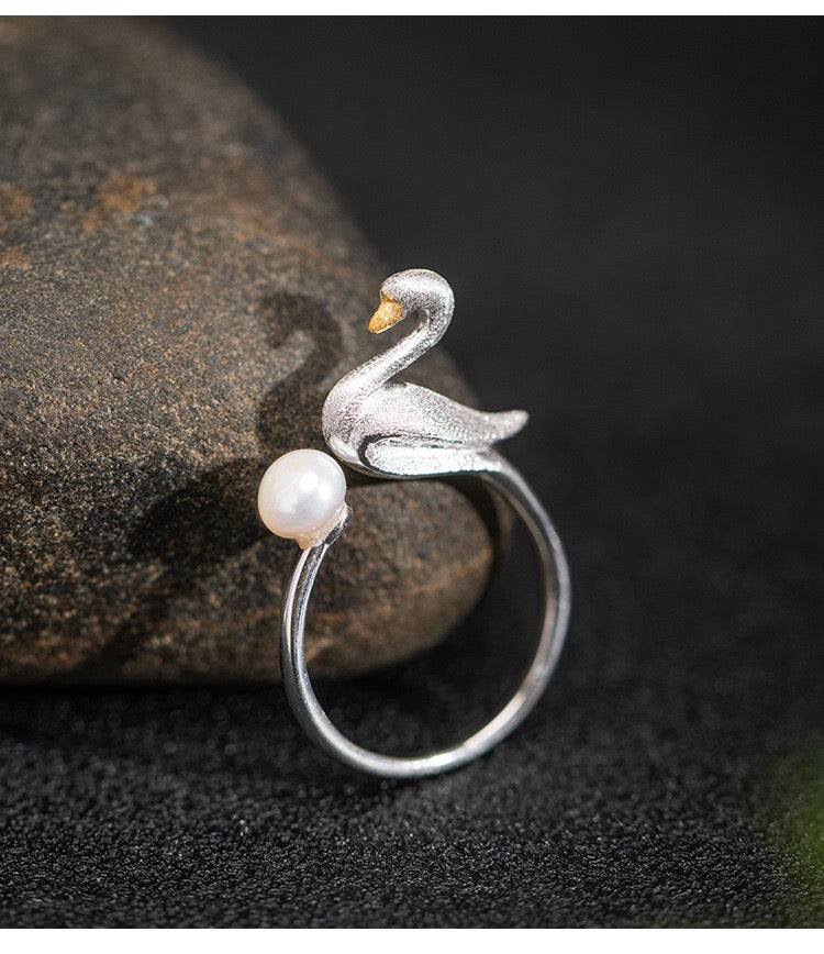 Elegant Swan Pearl Ring