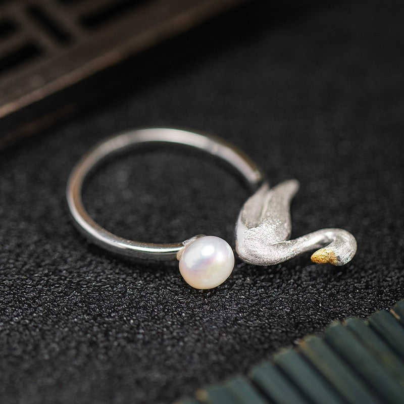Elegant Swan Pearl Ring