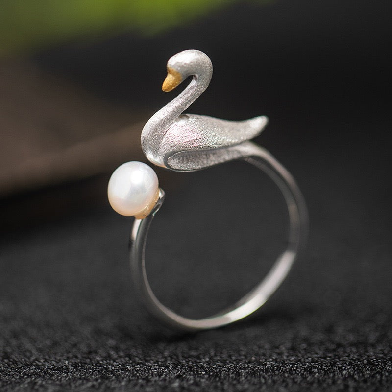 Elegant Swan Pearl Ring
