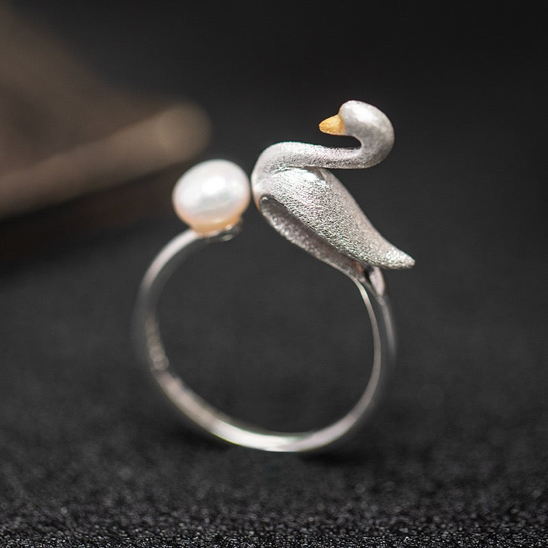 Elegant Swan Pearl Ring