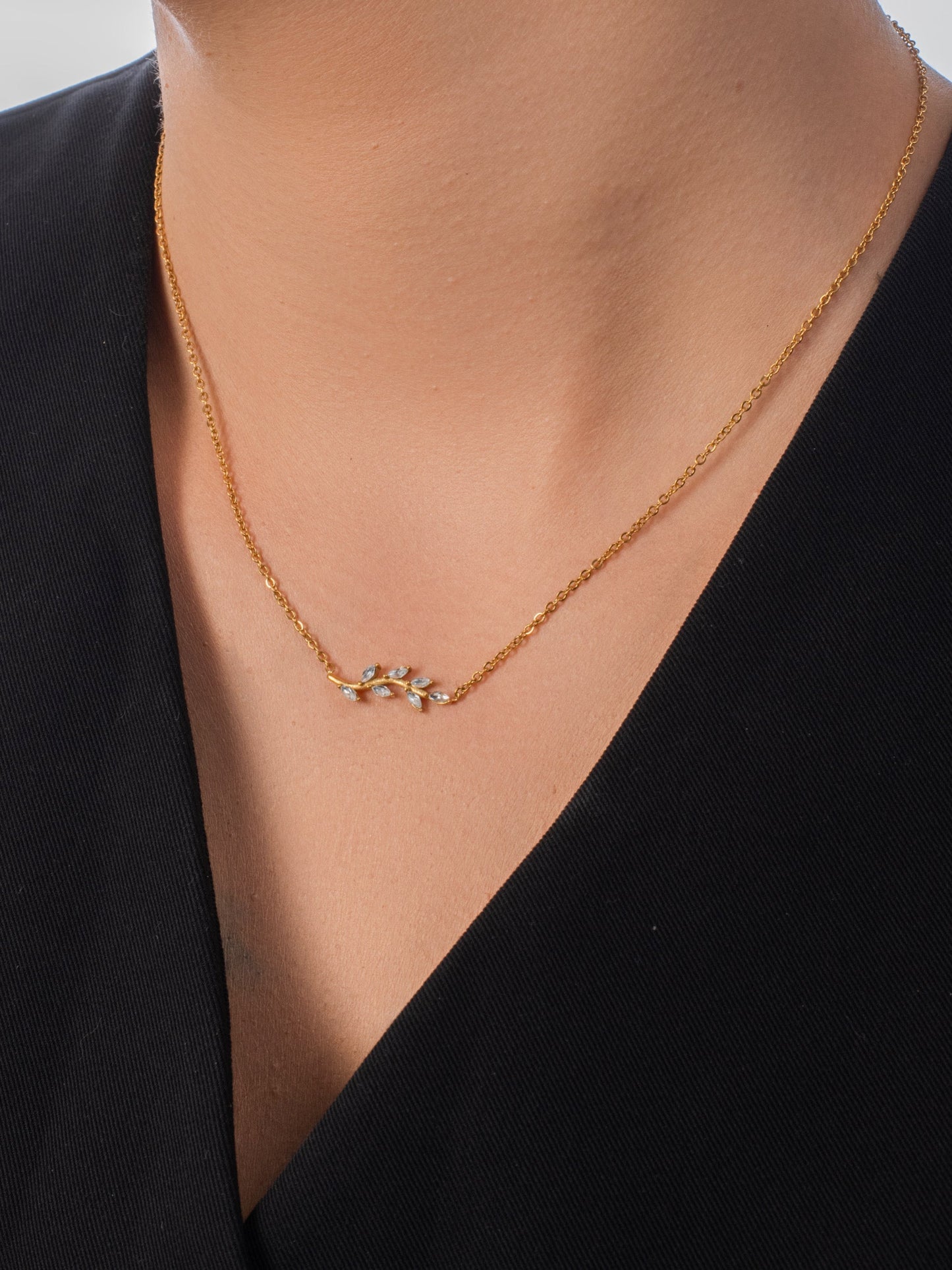 Lily Necklace - 18k Gold Plated