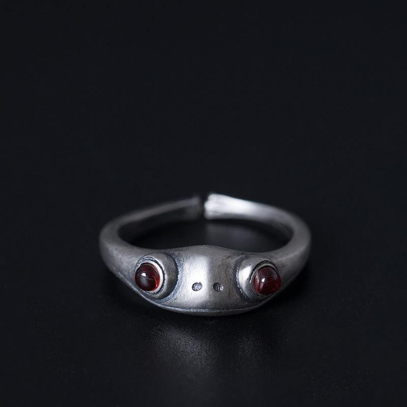 Crimson Gaze Ring: A Whimsical Statement