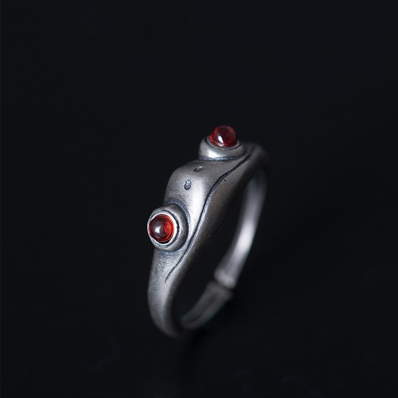 Crimson Gaze Ring: A Whimsical Statement