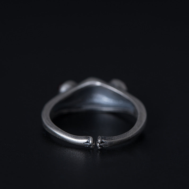 Crimson Gaze Ring: A Whimsical Statement