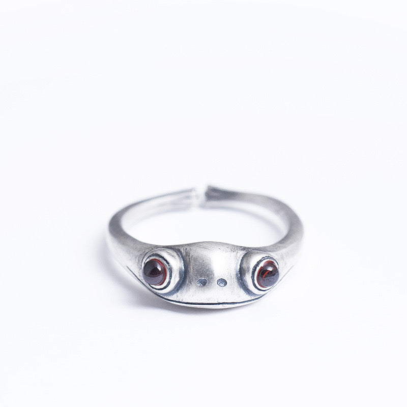 Crimson Gaze Ring: A Whimsical Statement