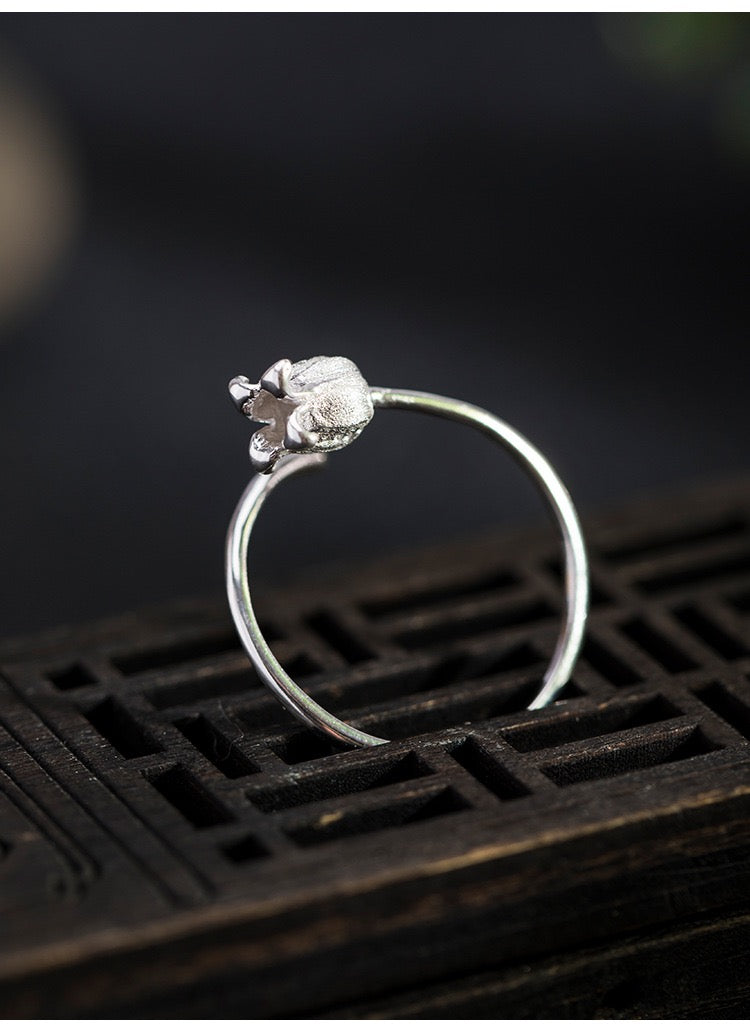 Elegant Silver Tulip Ring