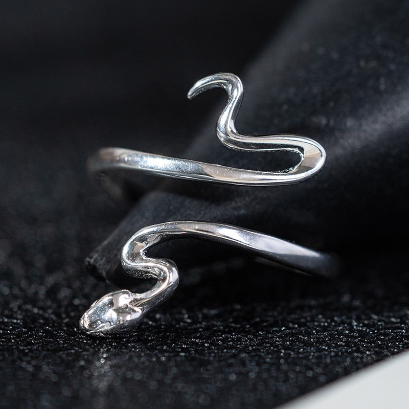 Stylish Sterling Silver Snake Ring