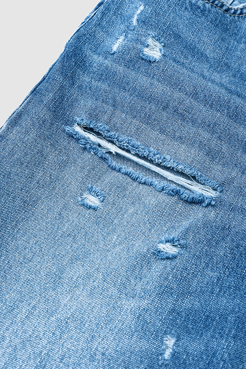 Jeans rasgados com bainha crua e cintura média e perna reta
