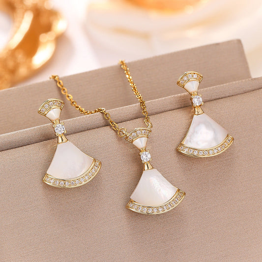 Small skirt white fritillary necklace