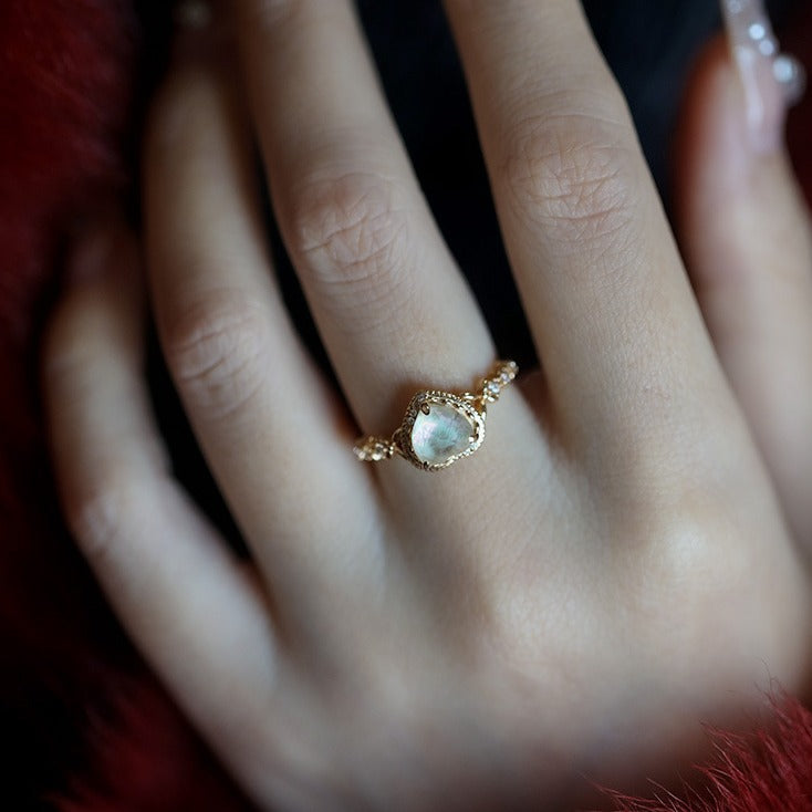 Color shell white crystal ring