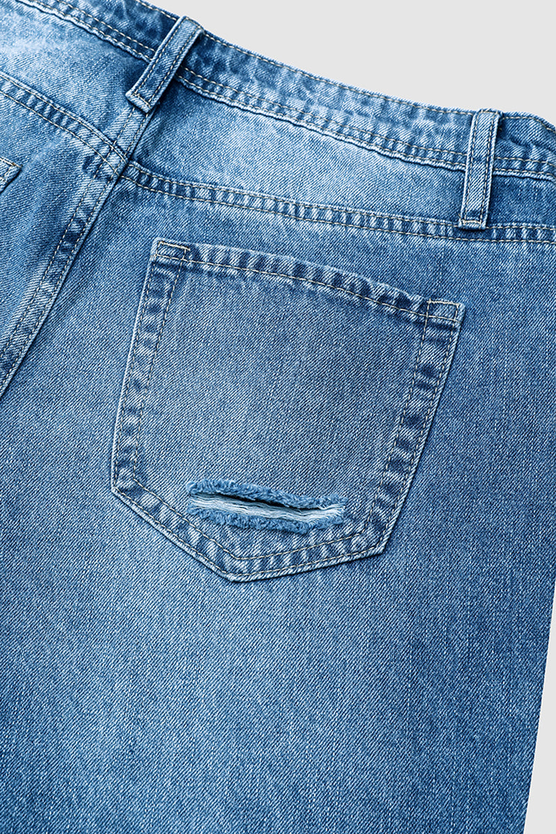 Jeans rasgados com bainha crua e cintura média e perna reta